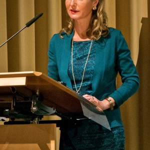 Claudia Holzner